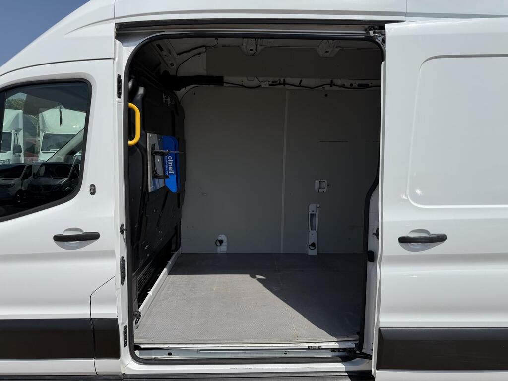 Ford Transit, photograph 9 of 21