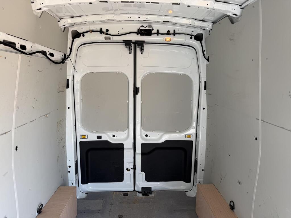 Ford Transit, photograph 16 of 21