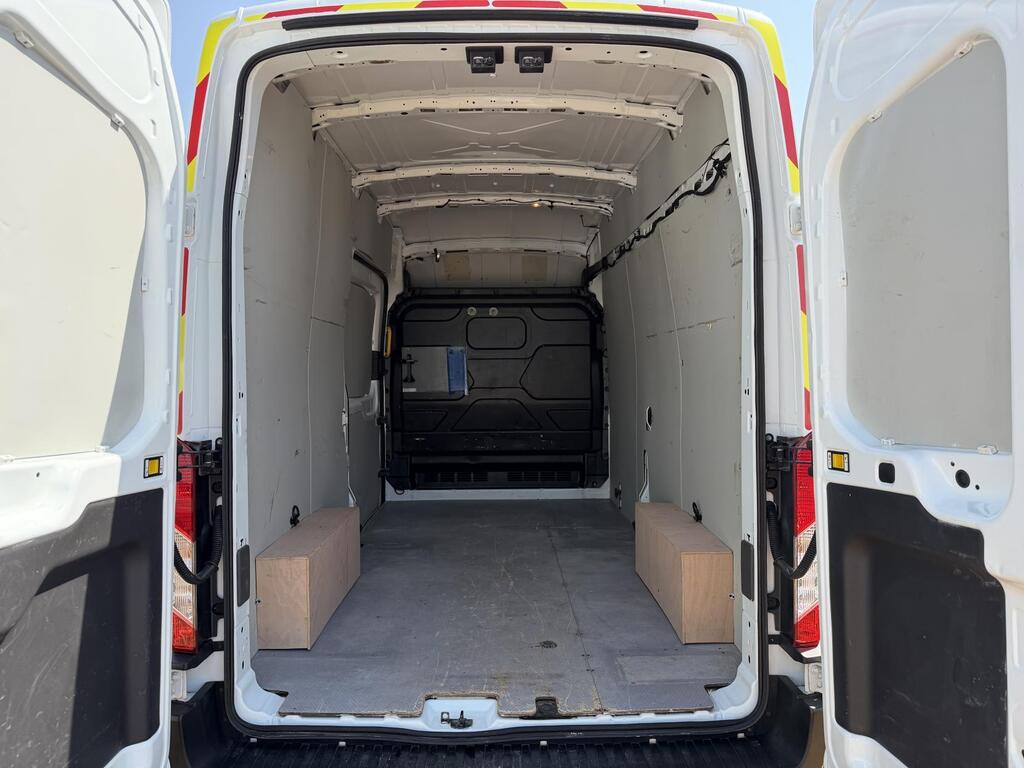 Ford Transit, photograph 6 of 21