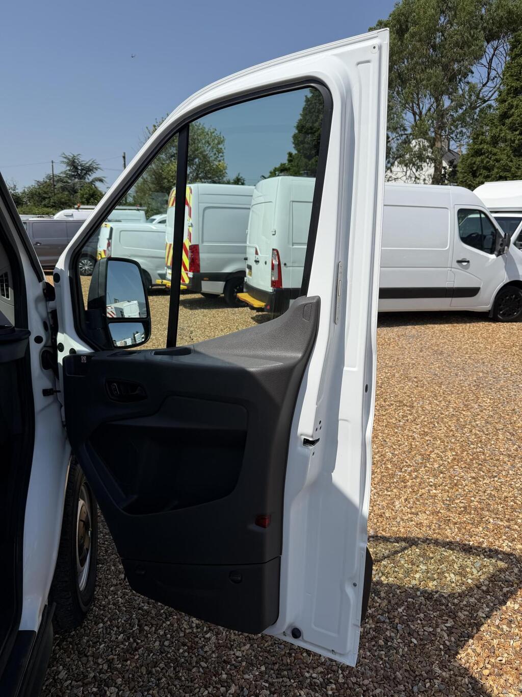 Ford Transit, photograph 12 of 21