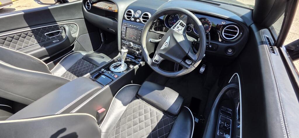 Bentley Continental GTC, photograph 5 of 8