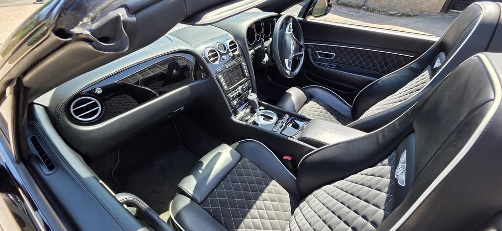 Bentley Continental GTC, photograph 6 of 8