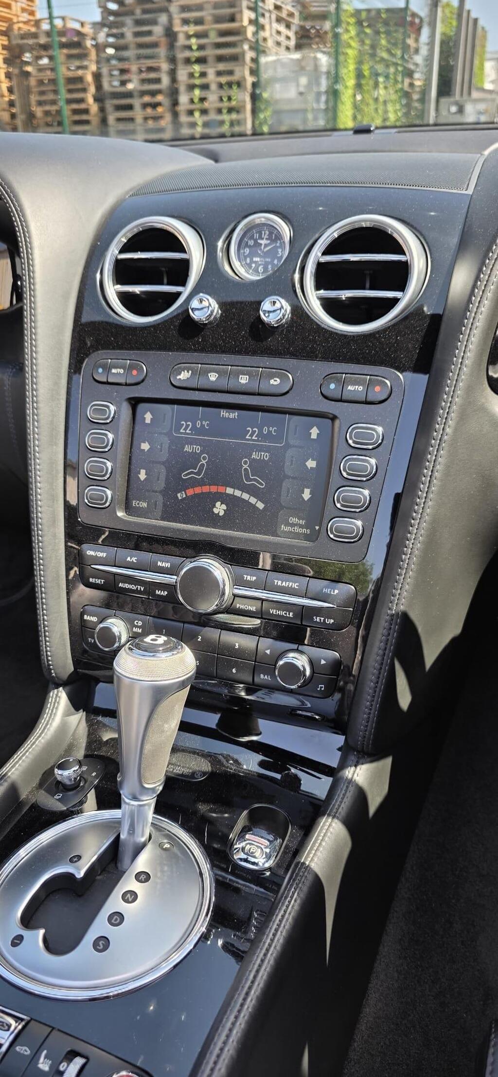Bentley Continental GTC, photograph 7 of 8
