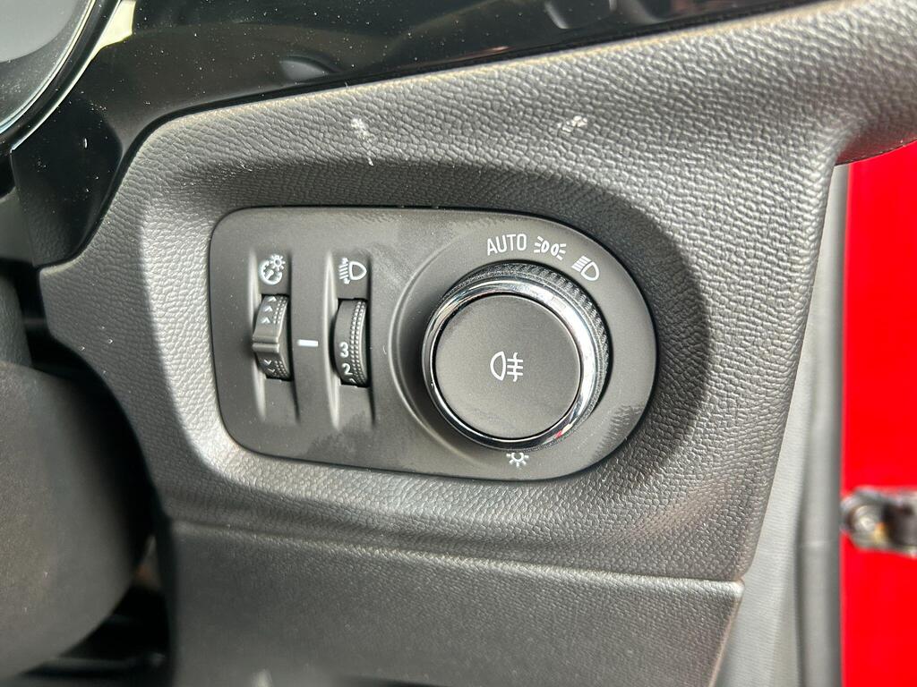 Vauxhall Corsa Turbo, photograph 19 of 30