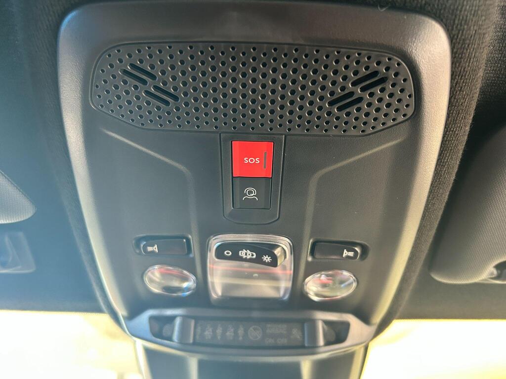 Vauxhall Corsa Turbo, photograph 20 of 30