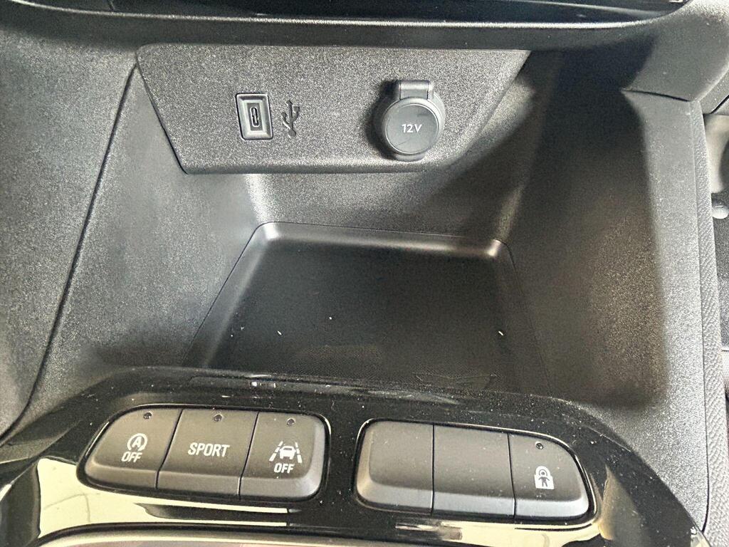 Vauxhall Corsa Turbo, photograph 15 of 30