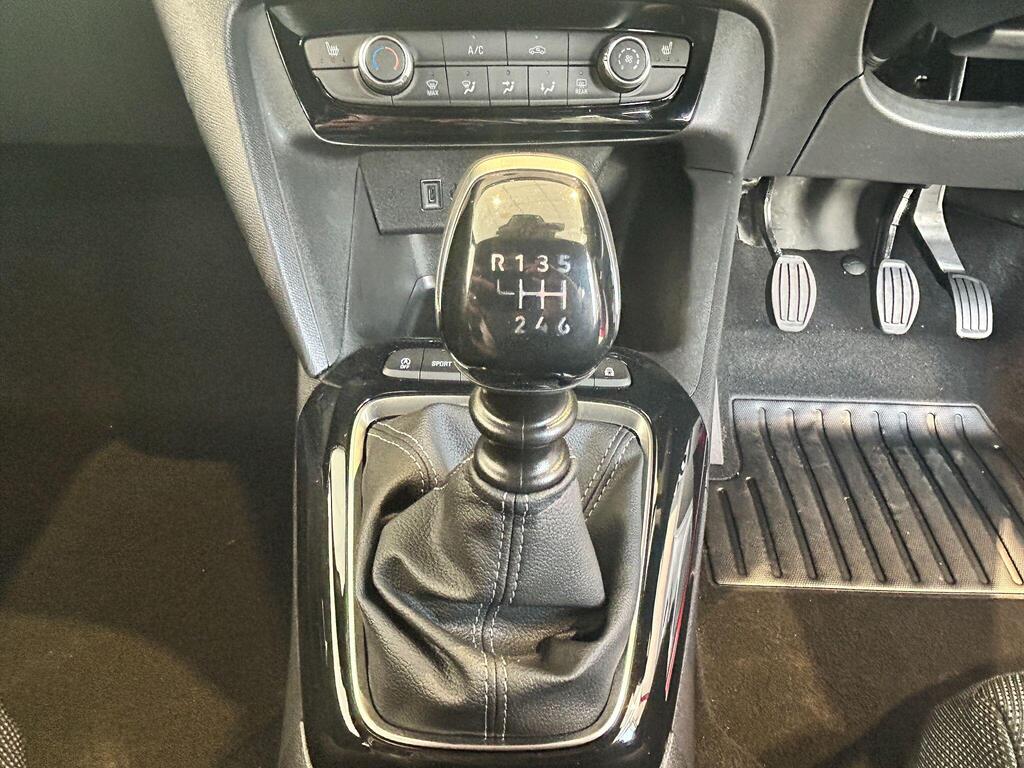 Vauxhall Corsa Turbo, photograph 10 of 30