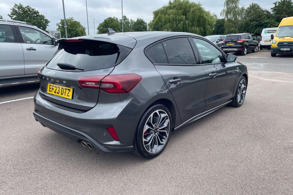 Ford Focus LX, photograph 27 of 29