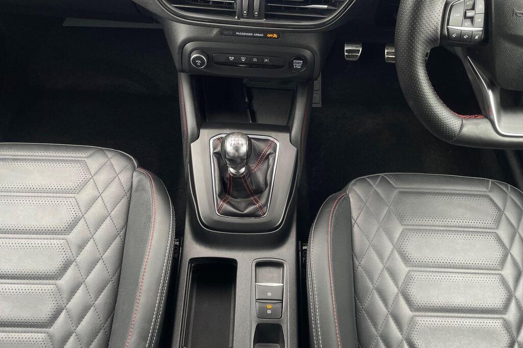 Ford Focus LX, photograph 15 of 29