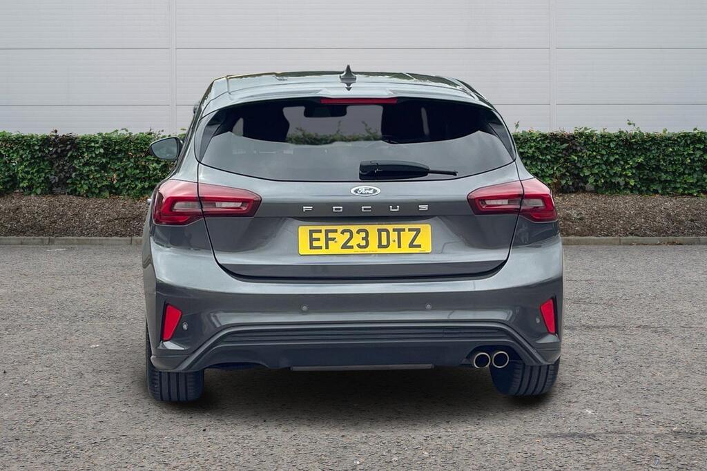 Ford Focus LX, photograph 5 of 29
