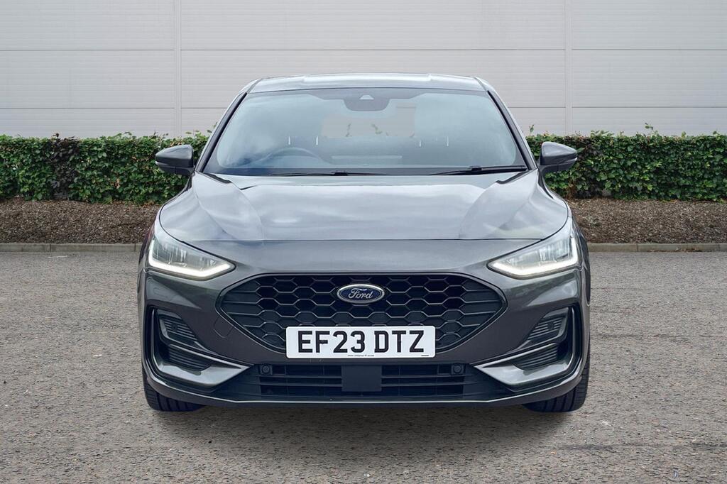 Ford Focus LX, photograph 4 of 29