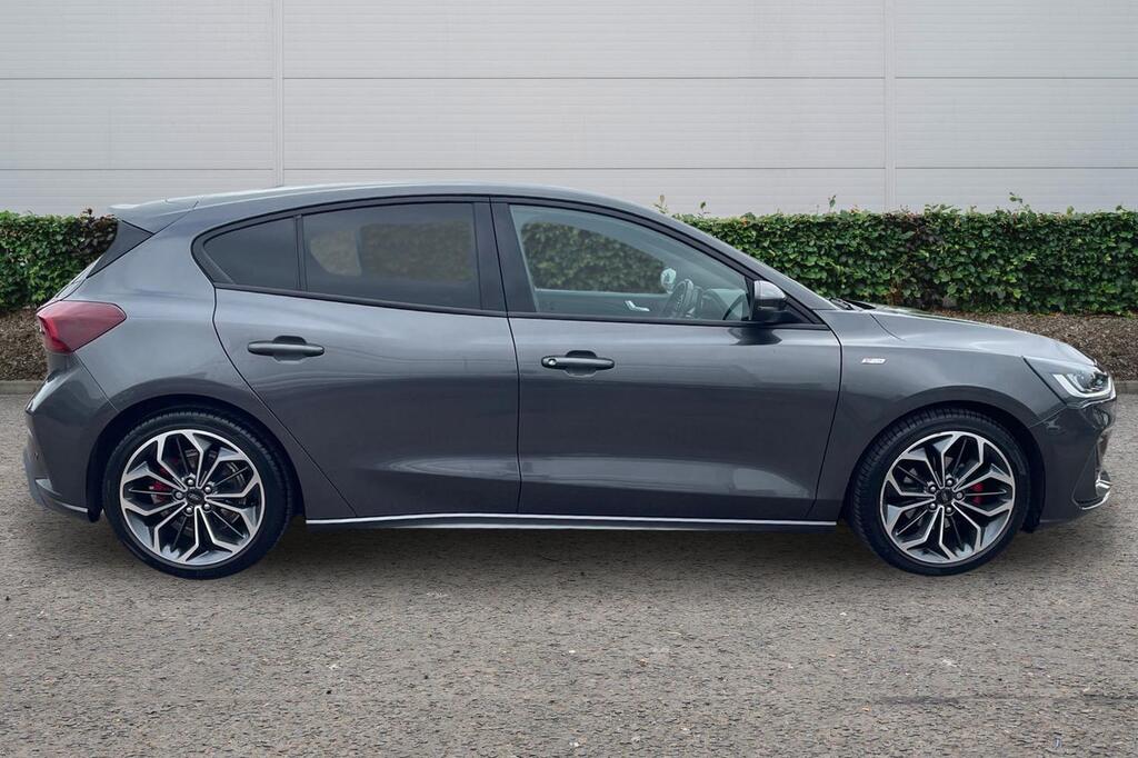 Ford Focus LX, photograph 3 of 29