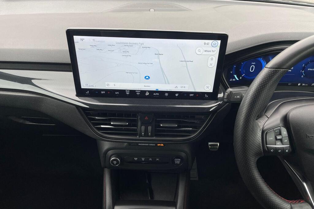 Ford Focus LX, photograph 11 of 29