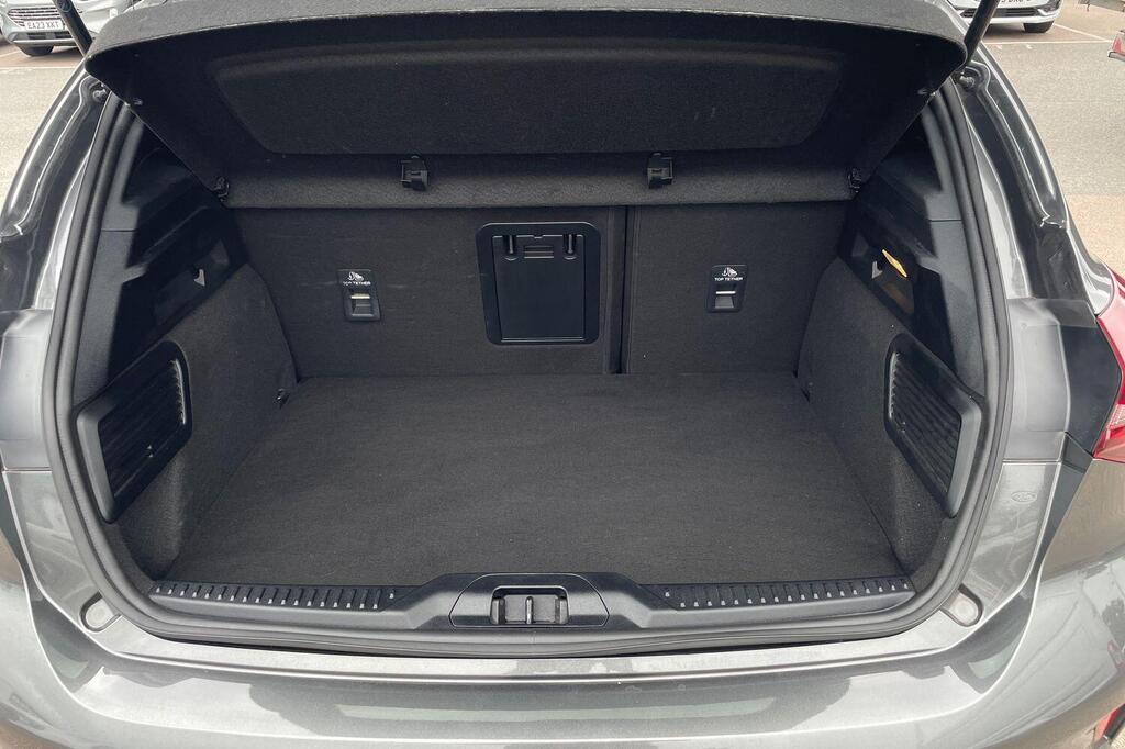 Ford Focus LX, photograph 18 of 29