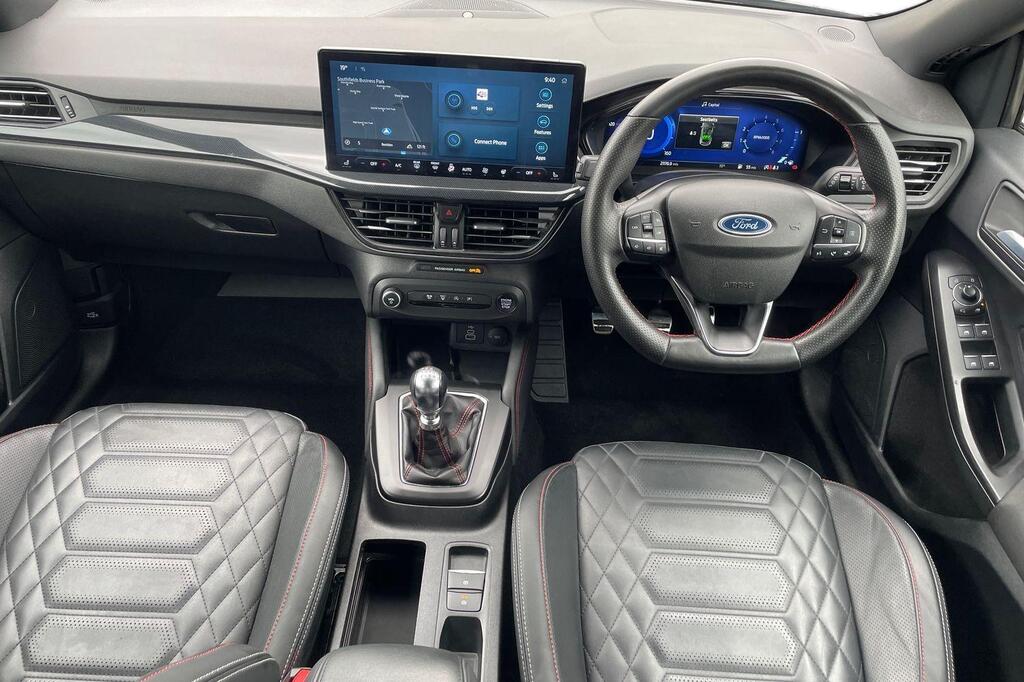 Ford Focus LX, photograph 9 of 29