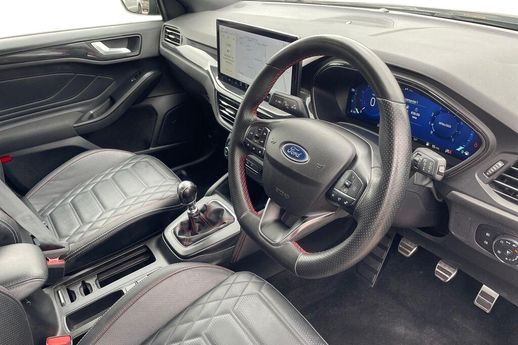 Ford Focus LX, photograph 8 of 29