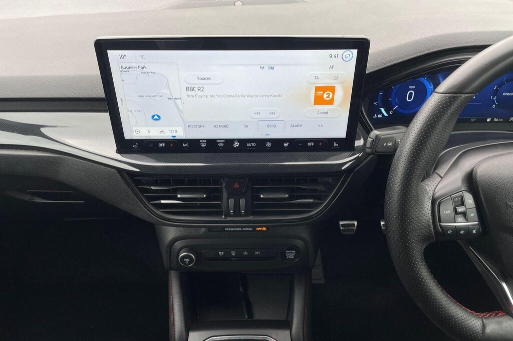 Ford Focus LX, photograph 10 of 29