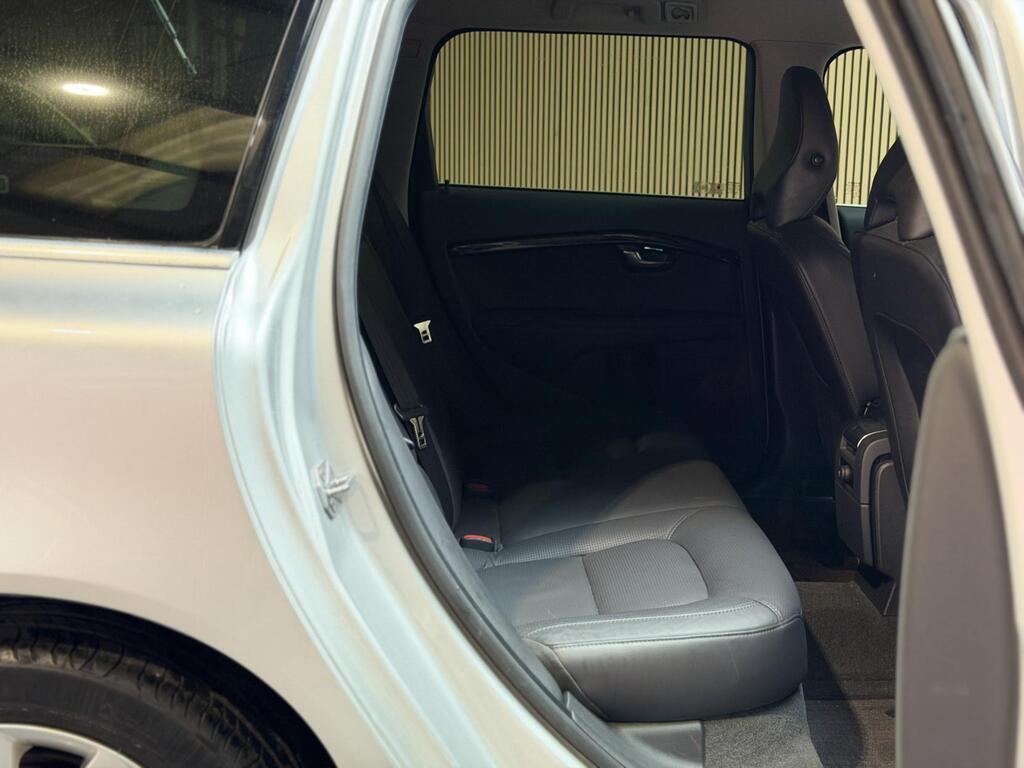 Volvo V70 T5, photograph 18 of 19