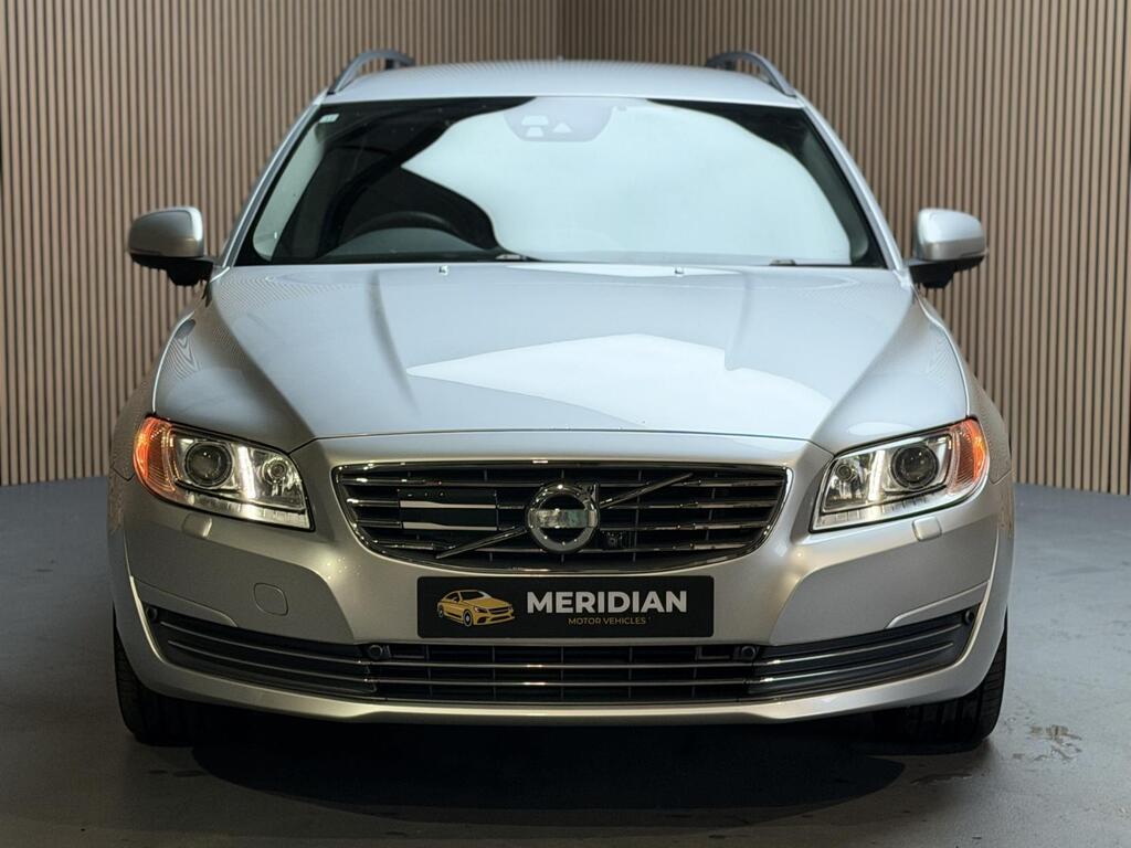 Volvo V70 T5, photograph 8 of 19