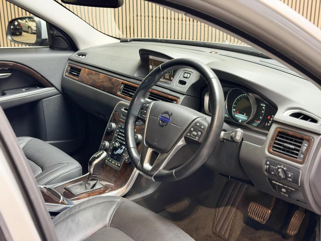 Volvo V70 T5, photograph 15 of 19
