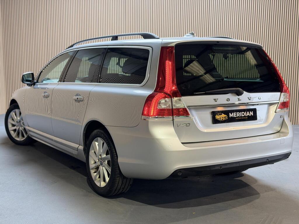 Volvo V70 T5, photograph 2 of 19