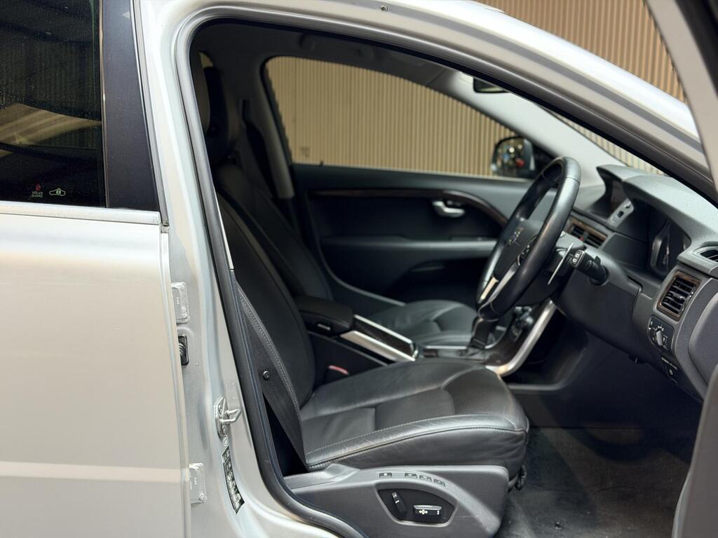 Volvo V70 T5, photograph 14 of 19