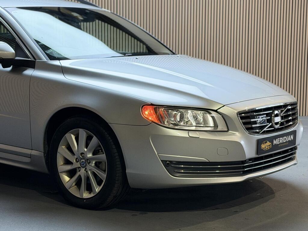 Volvo V70 T5, photograph 6 of 19