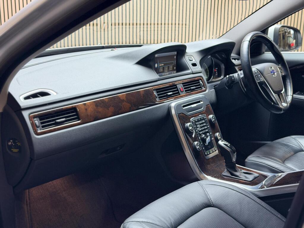 Volvo V70 T5, photograph 17 of 19