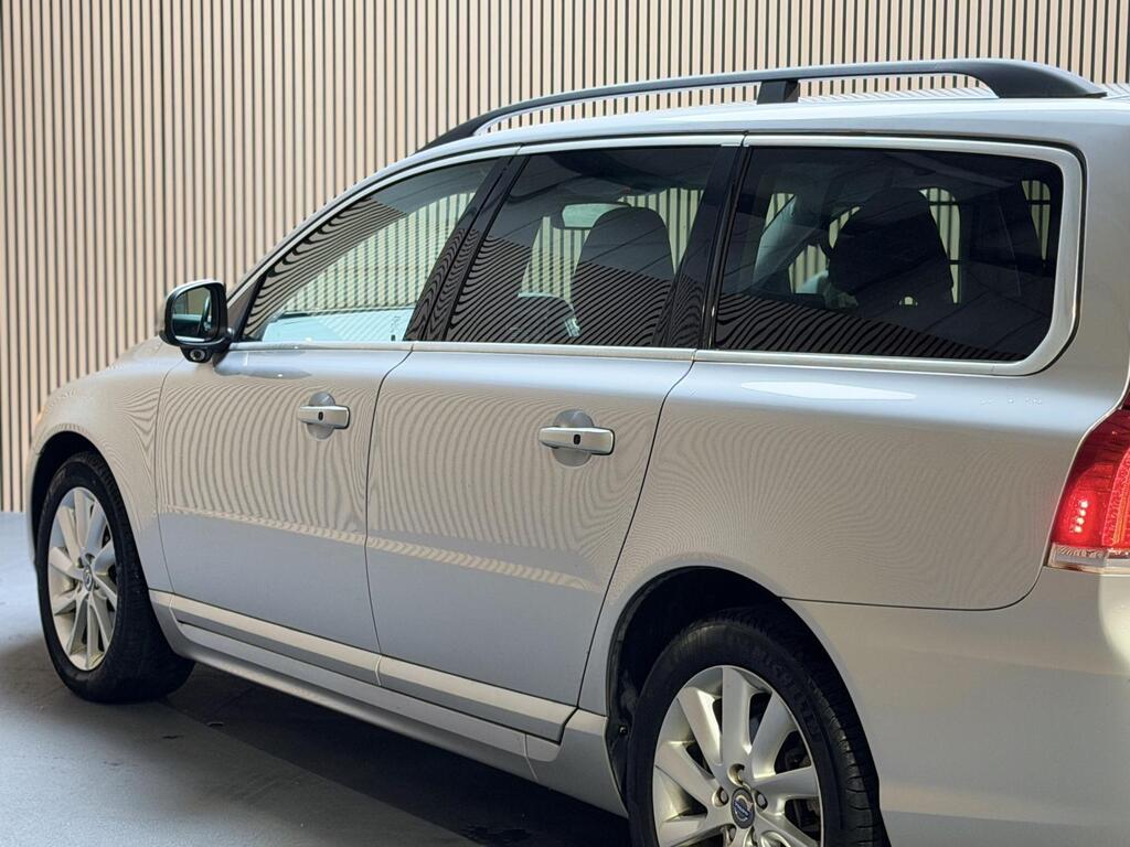 Volvo V70 T5, photograph 12 of 19