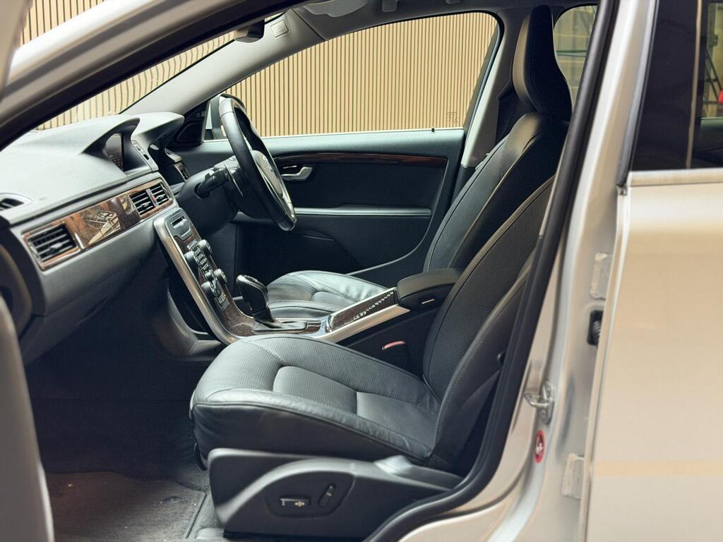Volvo V70 T5, photograph 16 of 19