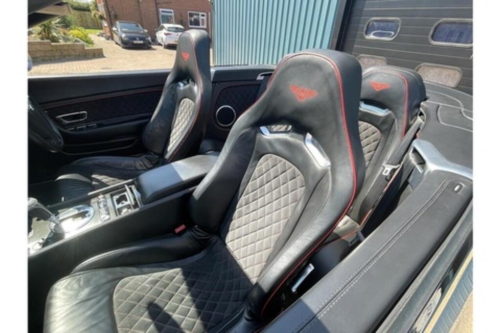 Bentley Continental GTC, photograph 9 of 26