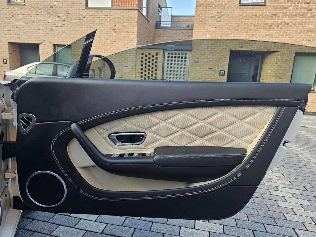 Bentley Continental GTC, photograph 22 of 25