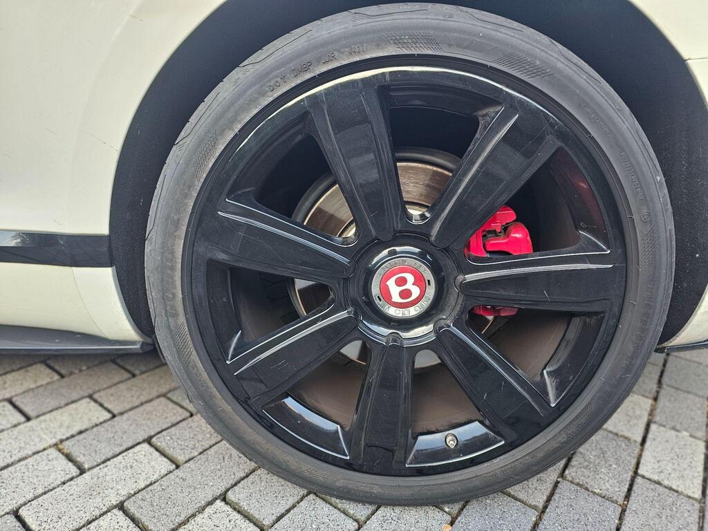 Bentley Continental GTC, photograph 18 of 25
