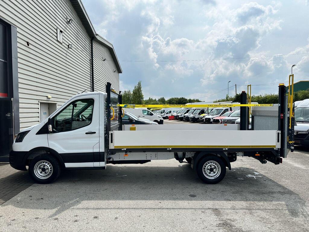 Ford Transit, photograph 2 of 24