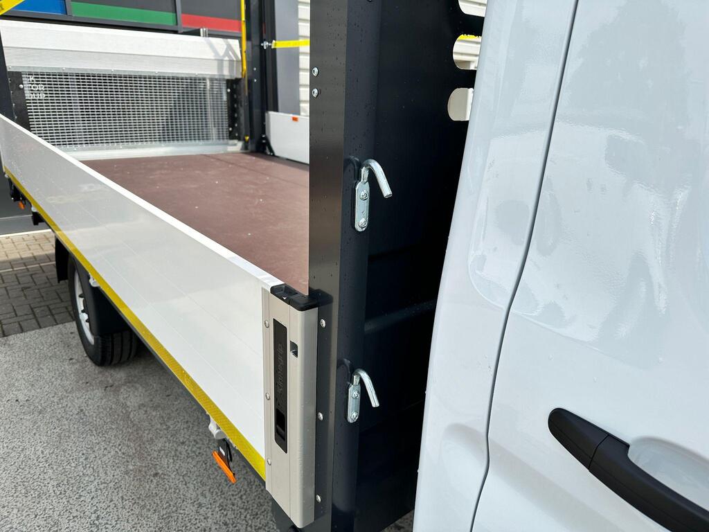 Ford Transit, photograph 18 of 24