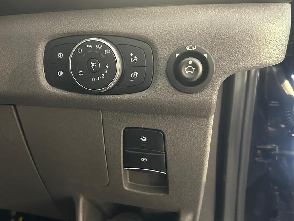 Ford Transit, photograph 9 of 29