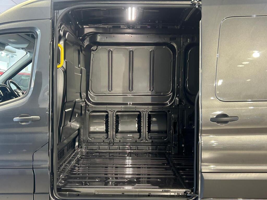 Ford Transit, photograph 26 of 29