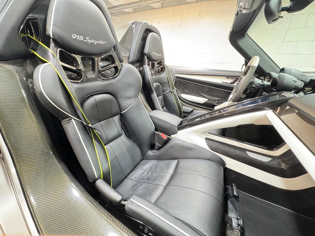 Porsche 918, photograph 21 of 22