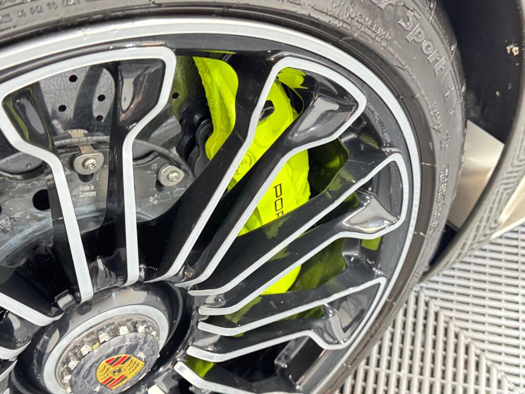 Porsche 918, photograph 17 of 22