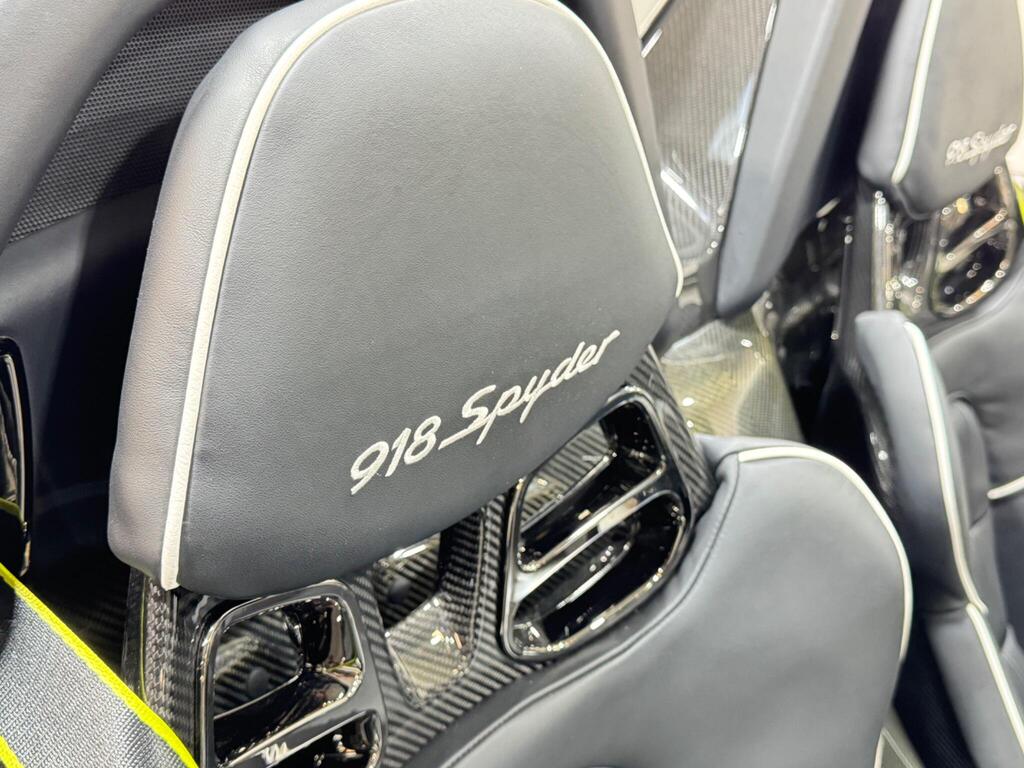Porsche 918, photograph 19 of 22