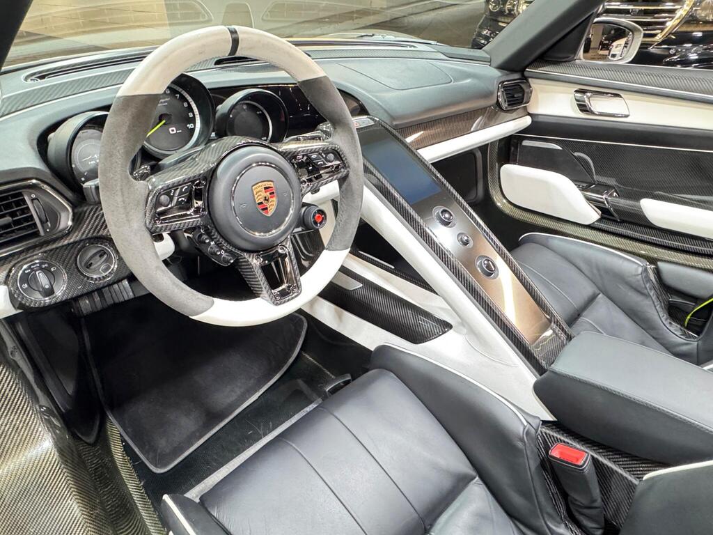 Porsche 918, photograph 4 of 22