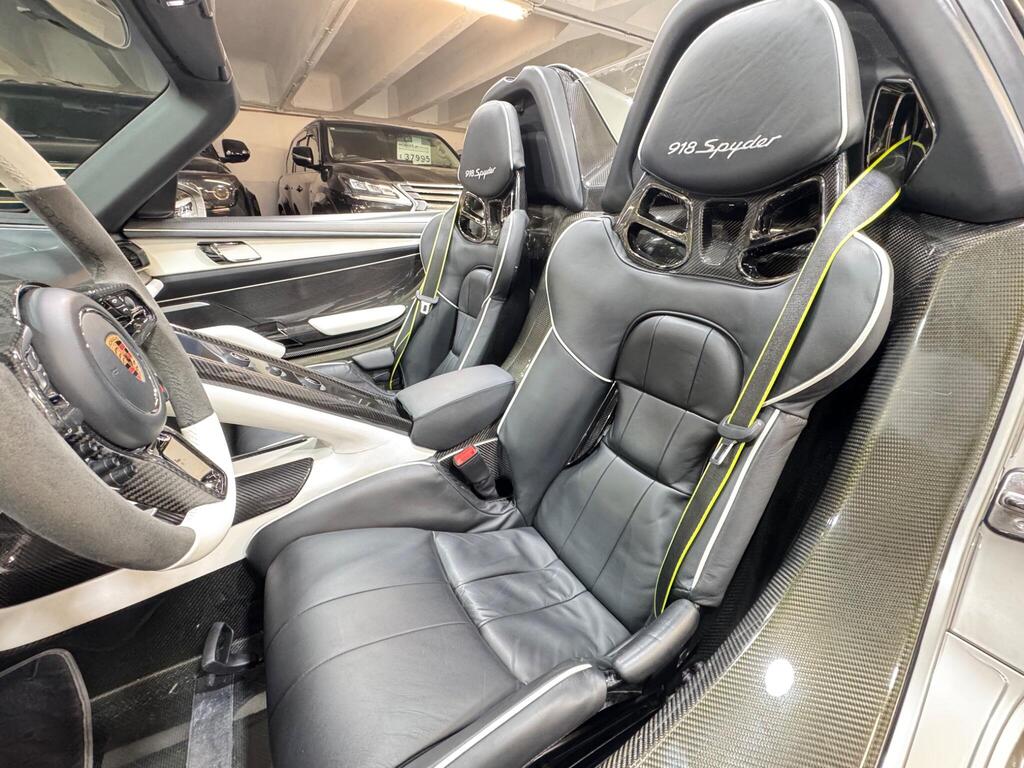 Porsche 918, photograph 18 of 22