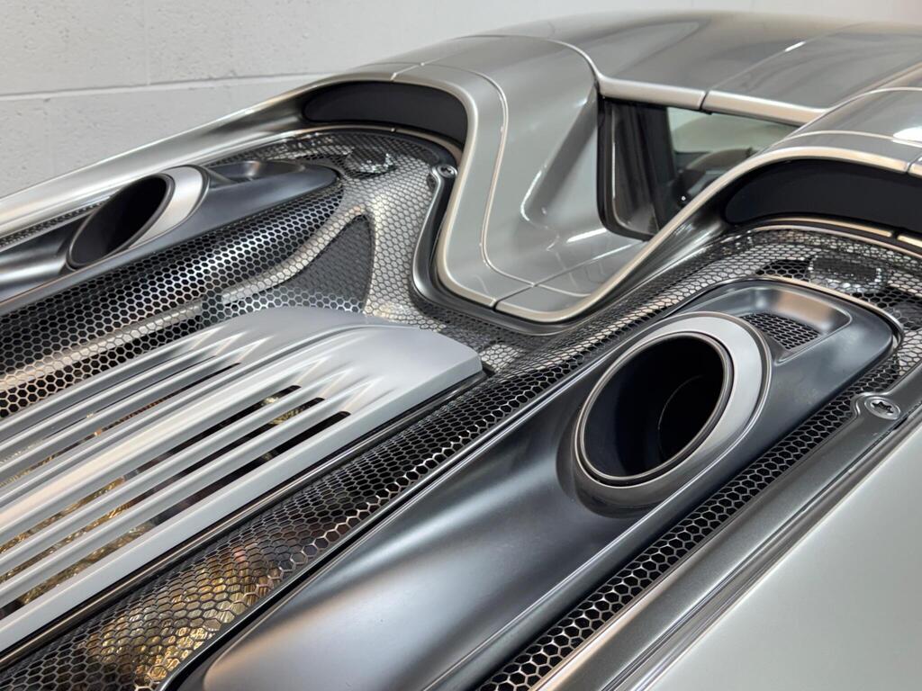 Porsche 918, photograph 11 of 22