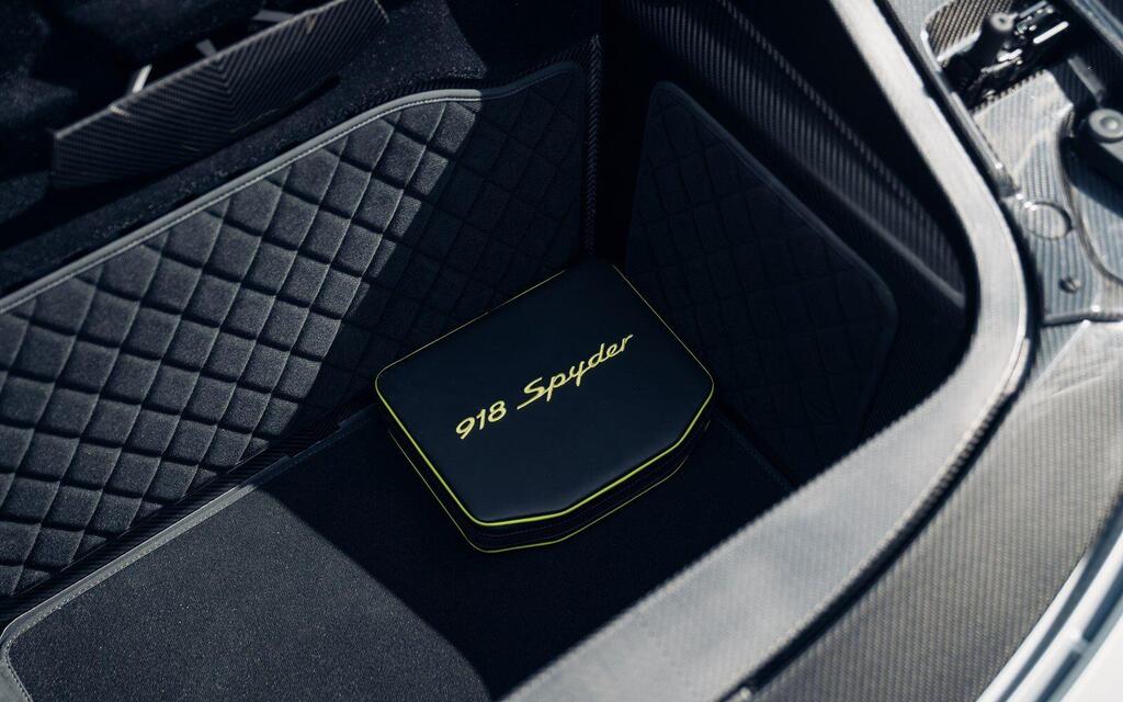 Porsche 918, photograph 23 of 23