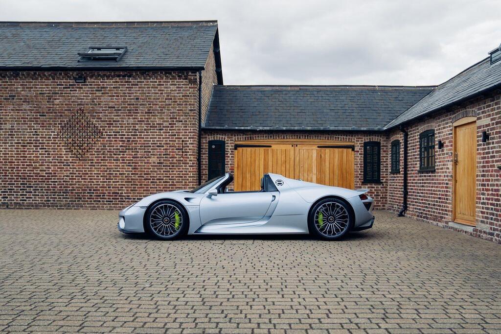 Porsche 918, photograph 4 of 23