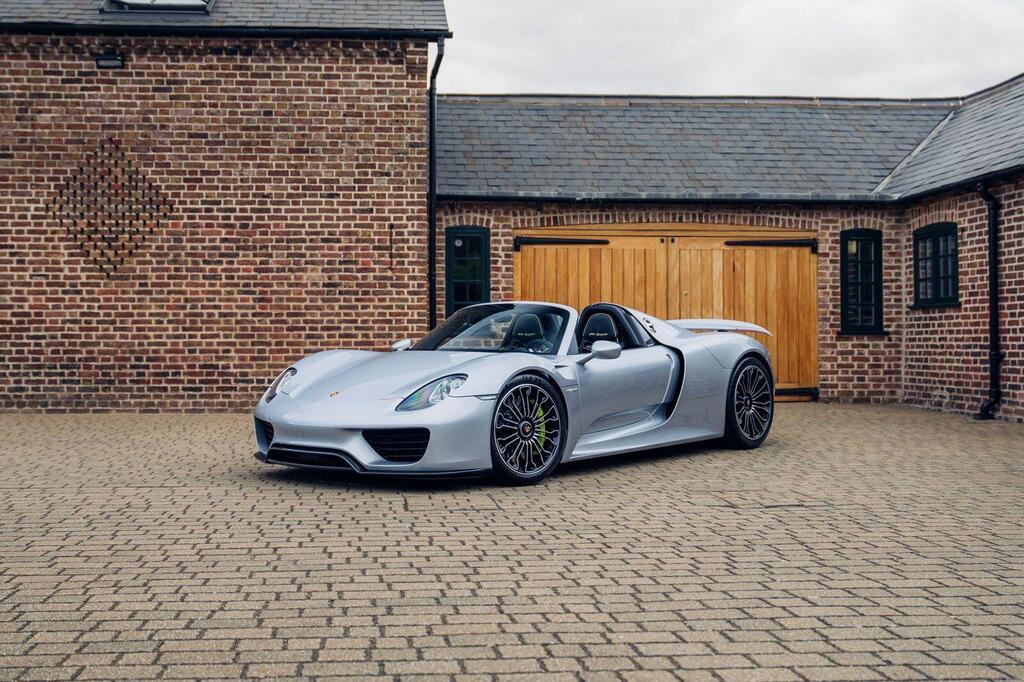 Porsche 918, photograph 3 of 23