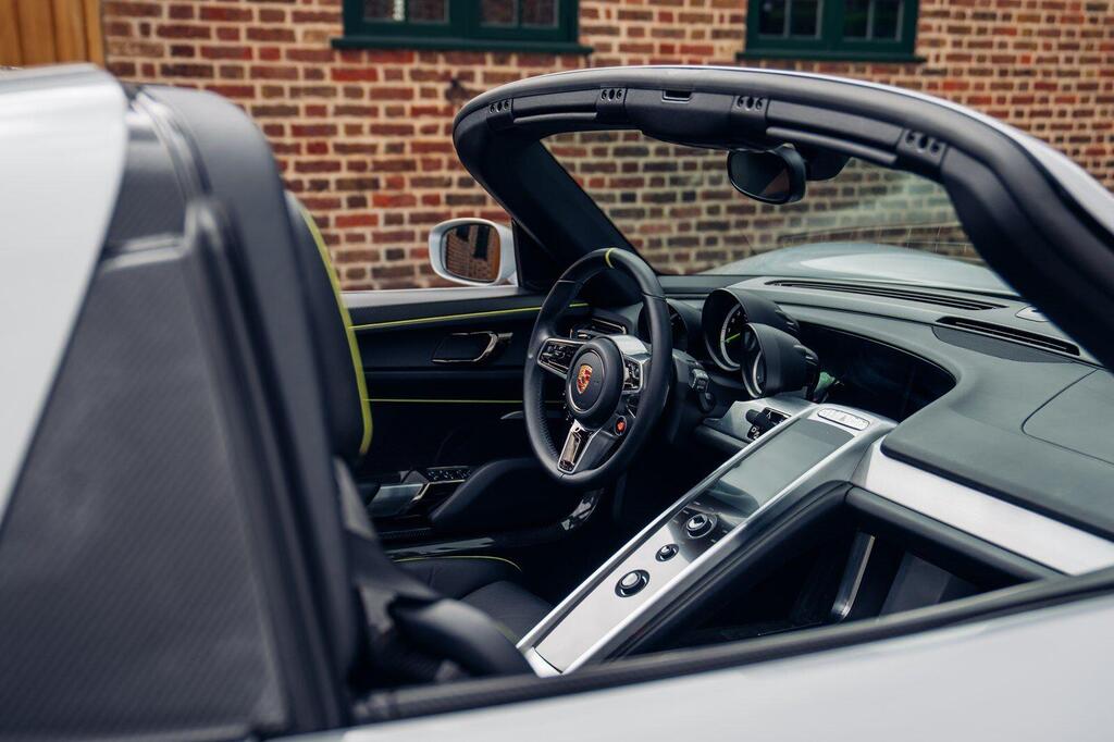 Porsche 918, photograph 15 of 23