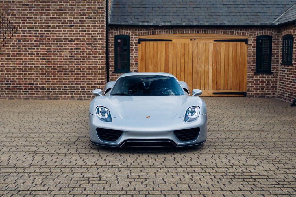 Porsche 918, photograph 2 of 23