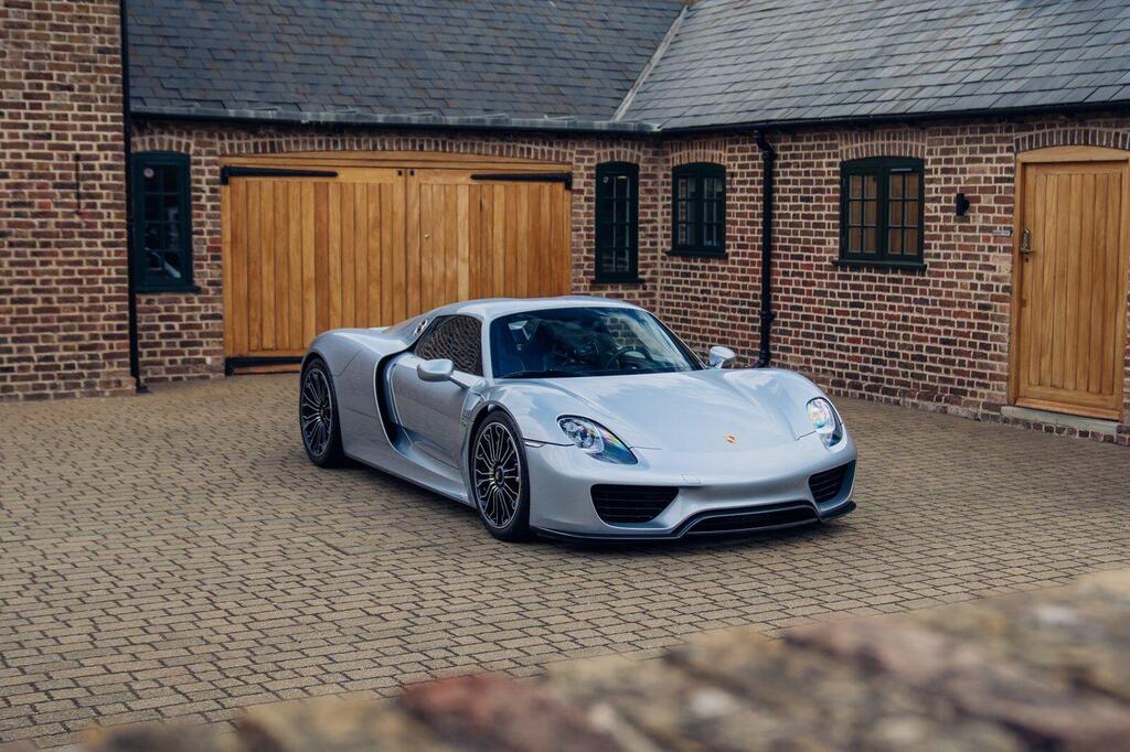 Porsche 918, photograph 12 of 23