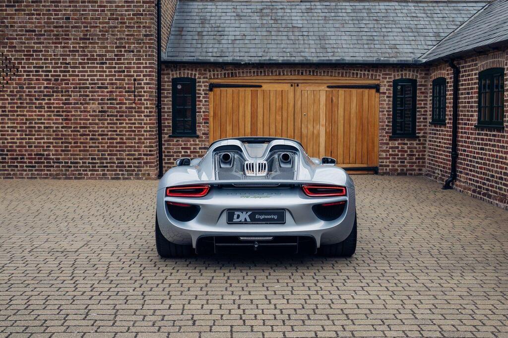 Porsche 918, photograph 6 of 23